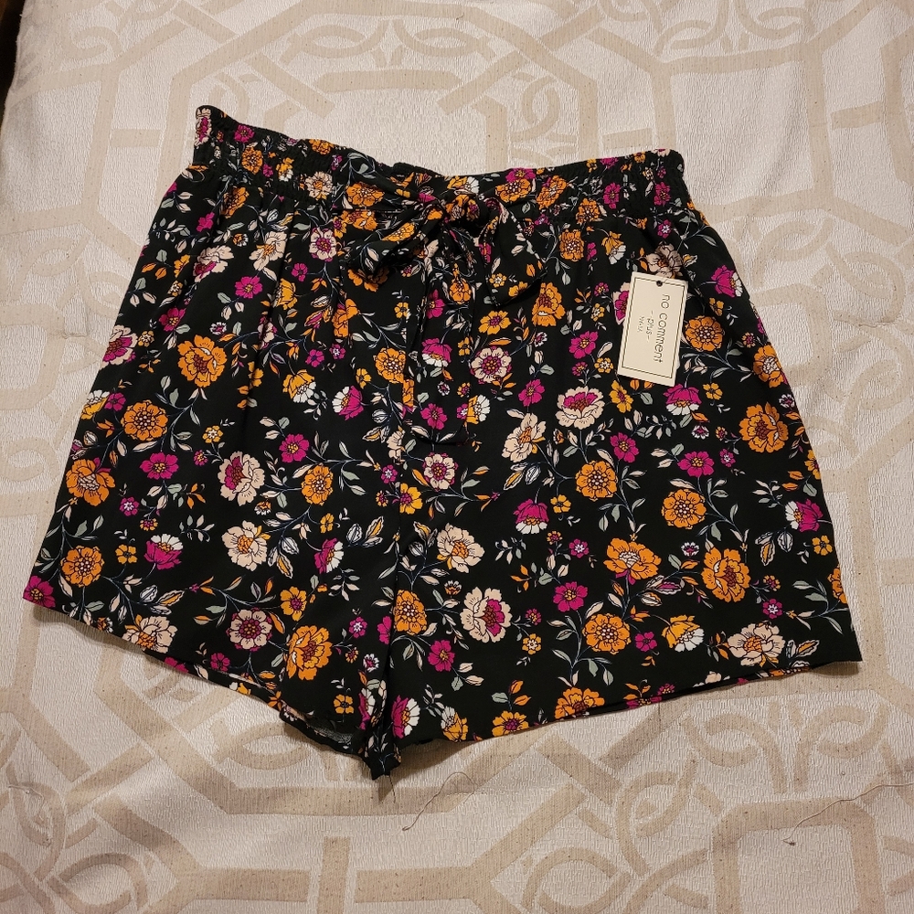 No comment Plus NY.LA floral shorts, Inseam 4", lightweight material